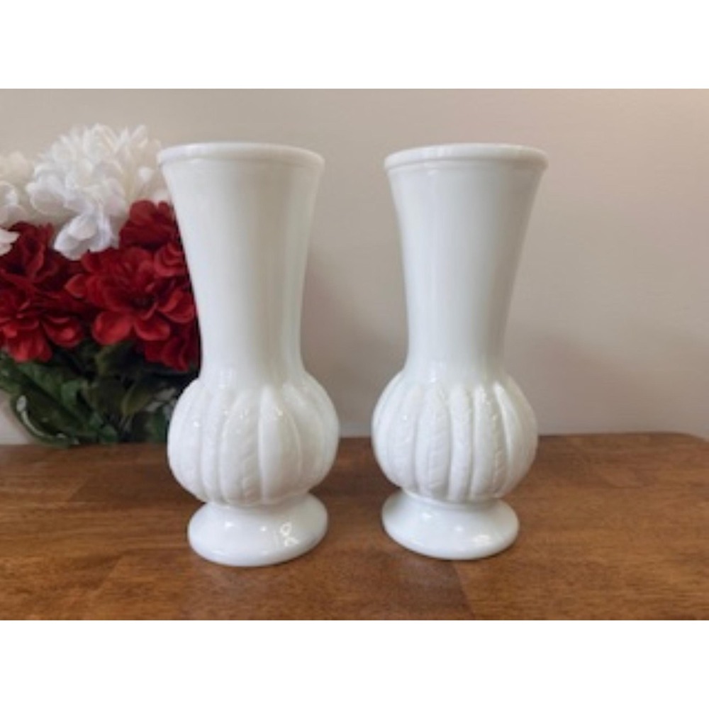 Vintage Milk Glass Vase Pair Leaf‎ Patterned Base Pedestal Style Wedding Décor